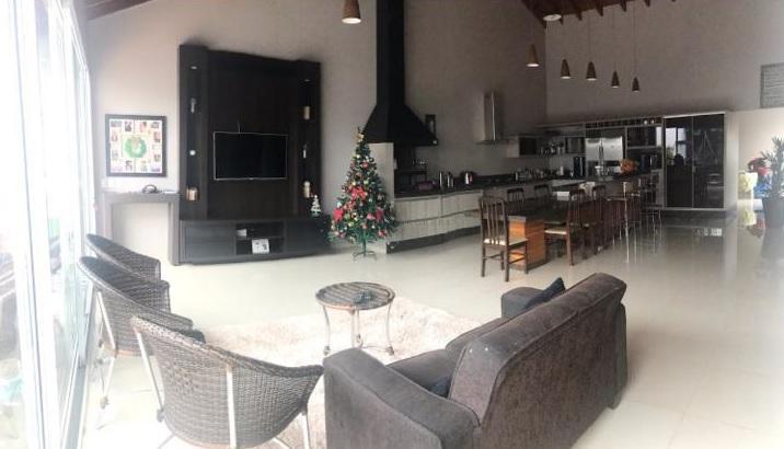 Foto 1 de Casa com 3 Quartos à venda, 296m² em Centro, Tangará da Serra