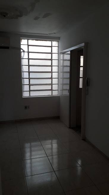 Foto 3 de Apartamento com 2 Quartos à venda, 48m² em Passo da Areia, Porto Alegre