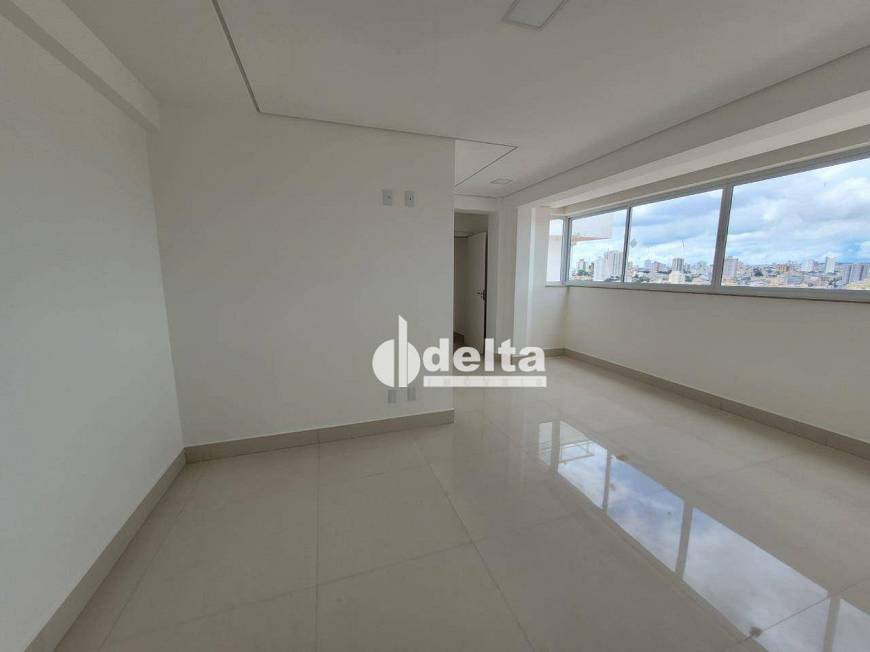 Foto 2 de Apartamento com 4 Quartos para alugar, 240m² em Saraiva, Uberlândia