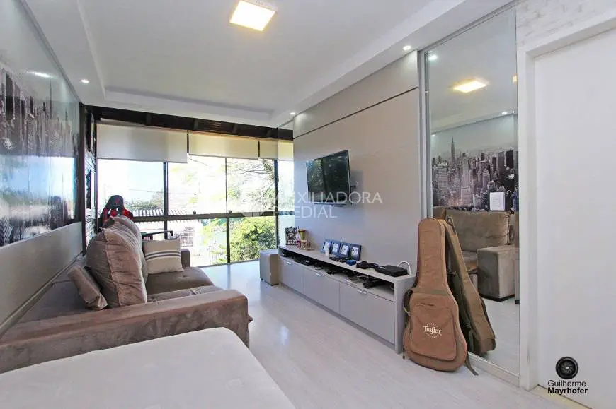 Foto 2 de Casa com 3 Quartos à venda, 252m² em Vila Ipiranga, Porto Alegre