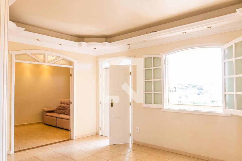 Foto 3 de Casa com 4 Quartos para alugar, 150m² em Serrano, Belo Horizonte
