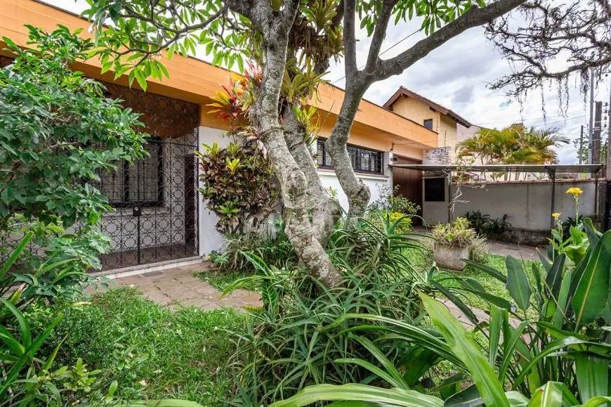 Foto 1 de Casa com 4 Quartos à venda, 227m² em Vila Assunção, Porto Alegre