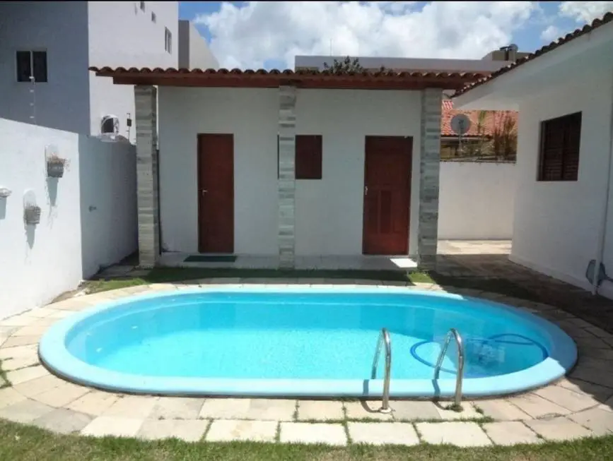 Foto 2 de Casa com 5 Quartos para alugar, 180m² em Bessa, João Pessoa
