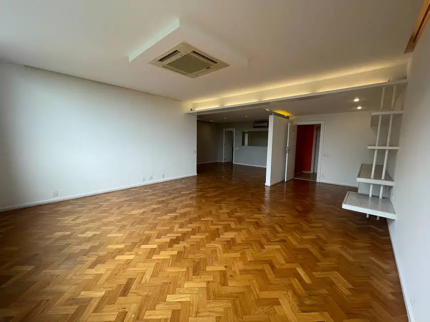 Foto 2 de Apartamento com 3 Quartos à venda, 160m² em Laranjeiras, Rio de Janeiro