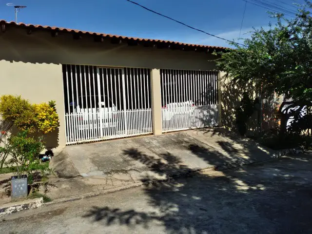 Foto 1 de Casa com 2 Quartos à venda, 74m² em Residencial Coxipo, Cuiabá