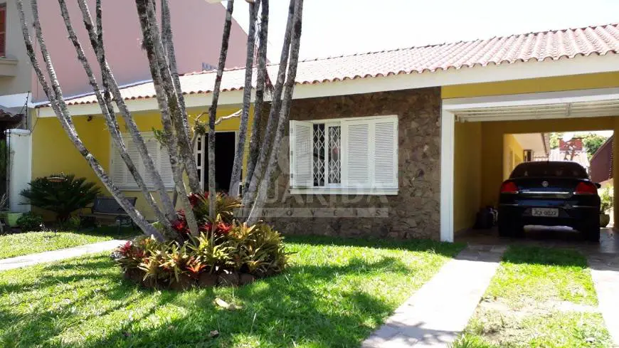 Foto 1 de Casa com 3 Quartos à venda, 160m² em Espiríto Santo, Porto Alegre