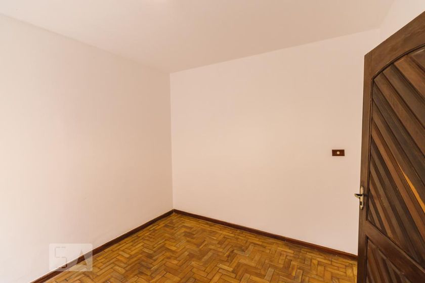 Foto 3 de Casa com 4 Quartos para alugar, 228m² em Piqueri, São Paulo