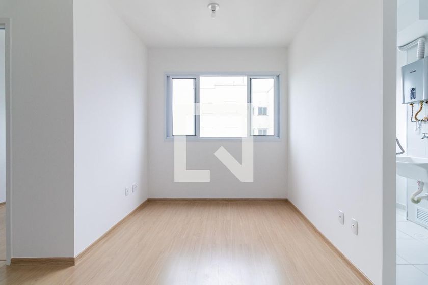 Foto 1 de Apartamento com 2 Quartos para alugar, 42m² em Socorro, São Paulo