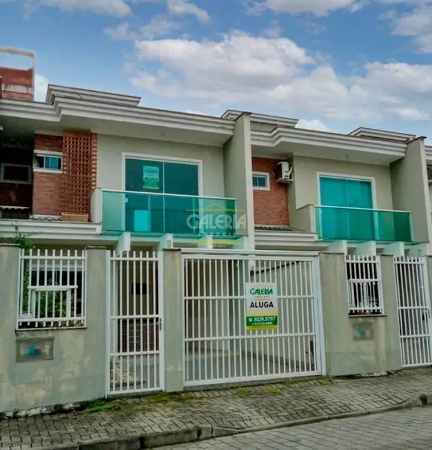 Foto 1 de Casa com 3 Quartos para alugar, 92m² em Costa E Silva, Joinville