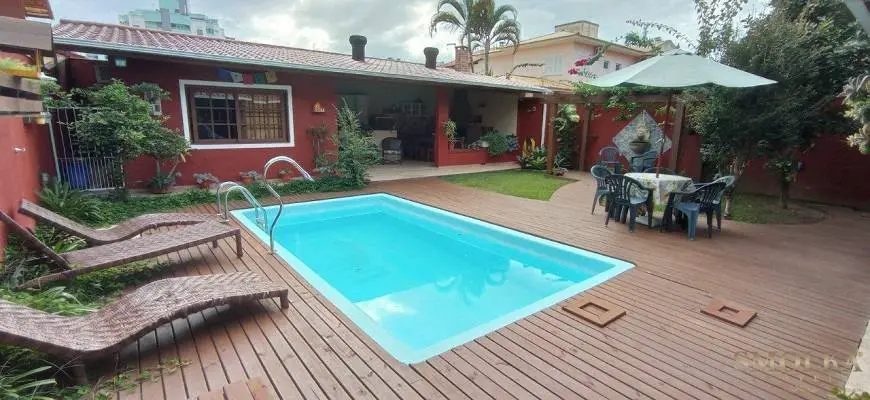 Foto 1 de Casa com 4 Quartos à venda, 285m² em Itacorubi, Florianópolis