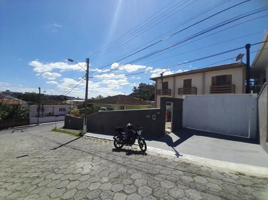 Foto 1 de Casa com 5 Quartos para alugar, 226m² em Fazenda Santo Antonio, São José