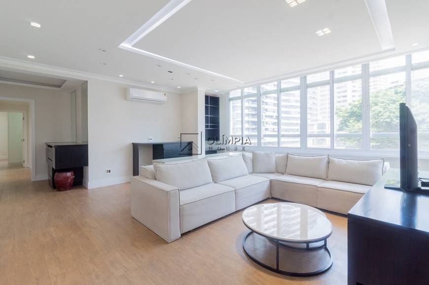 Foto 1 de Apartamento com 3 Quartos para alugar, 130m² em Cerqueira César, São Paulo