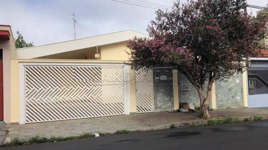 Foto 1 de Casa com 3 Quartos para alugar, 220m² em Cidade Jardim, São Carlos