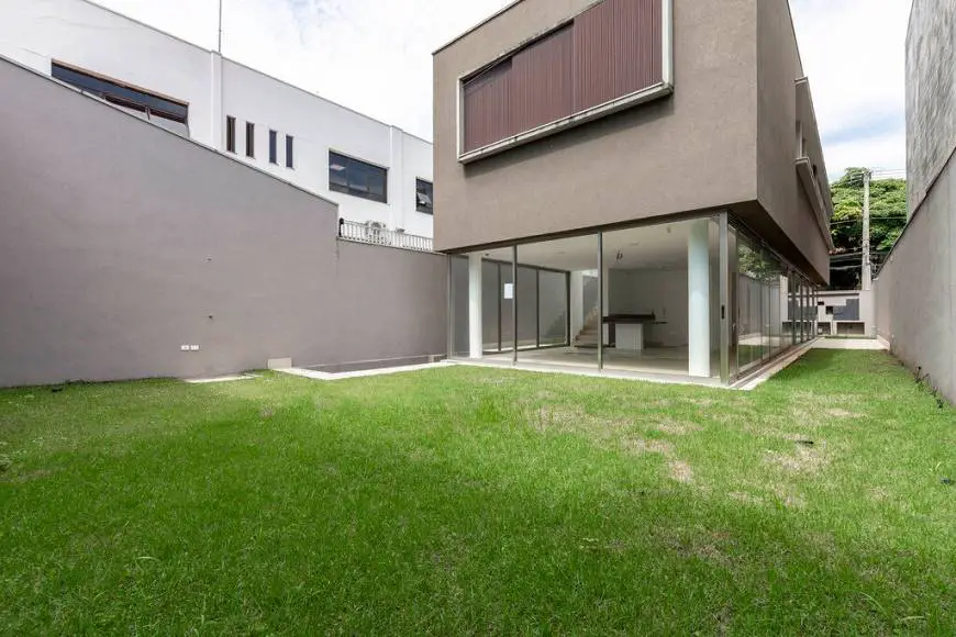 Foto 1 de Casa com 3 Quartos à venda, 512m² em Jardim Luzitânia, São Paulo