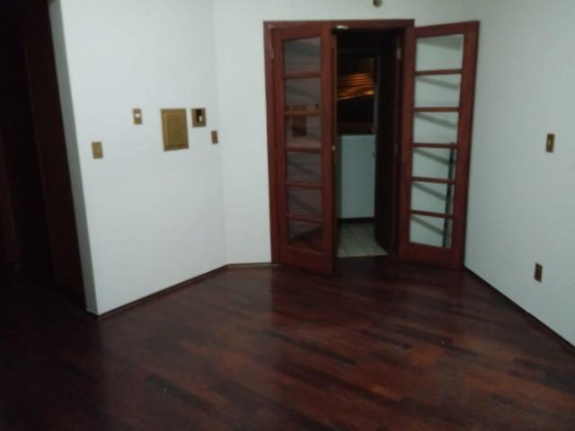 Foto 3 de Casa com 4 Quartos para alugar, 320m² em Taquaral, Campinas