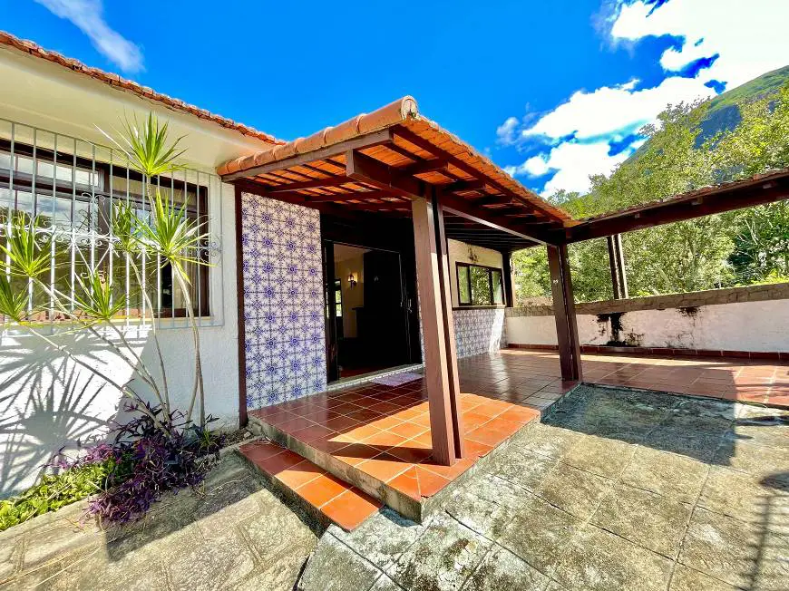 Foto 1 de Casa com 6 Quartos à venda, 349m² em Iúcas, Teresópolis