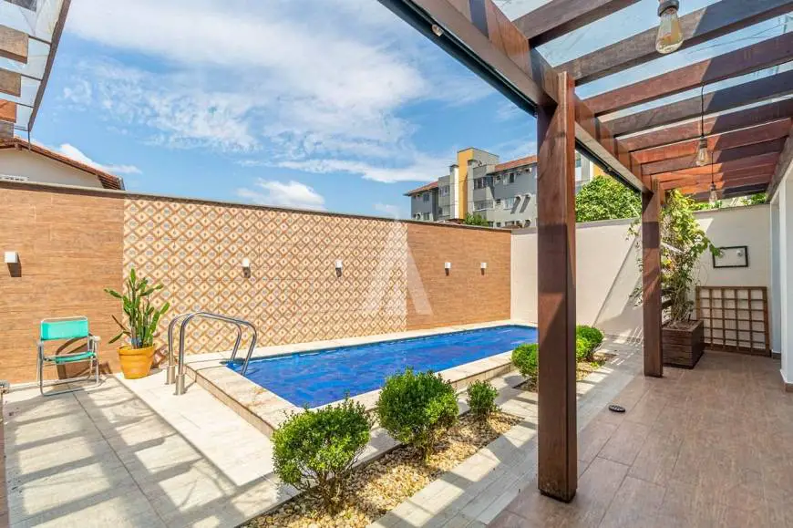 Foto 1 de Casa com 2 Quartos à venda, 160m² em Costa E Silva, Joinville