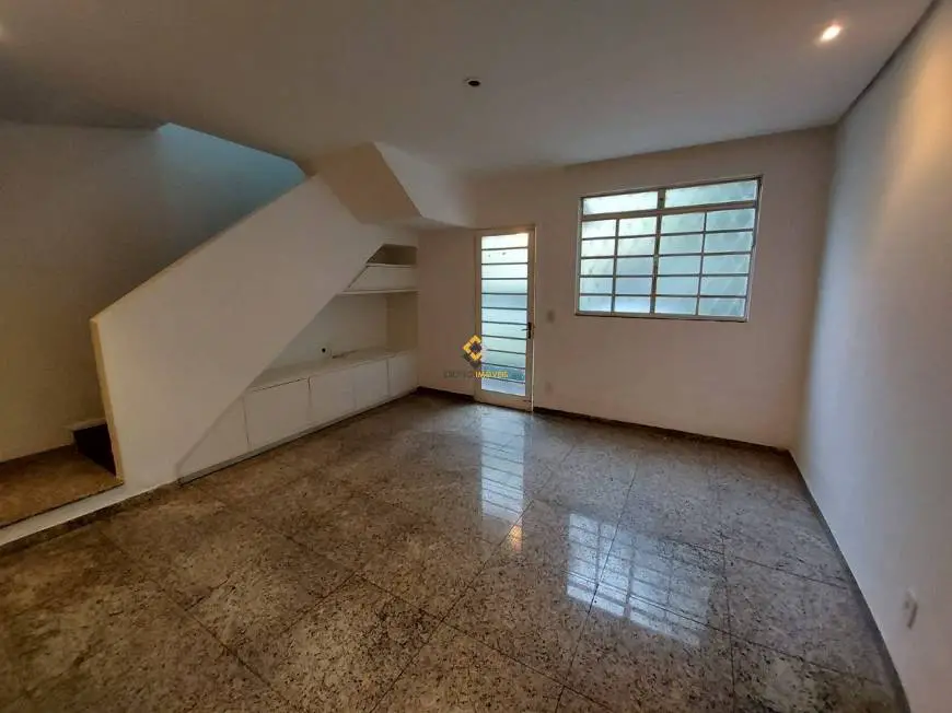 Foto 1 de Casa com 2 Quartos à venda, 114m² em Santa Rosa, Belo Horizonte