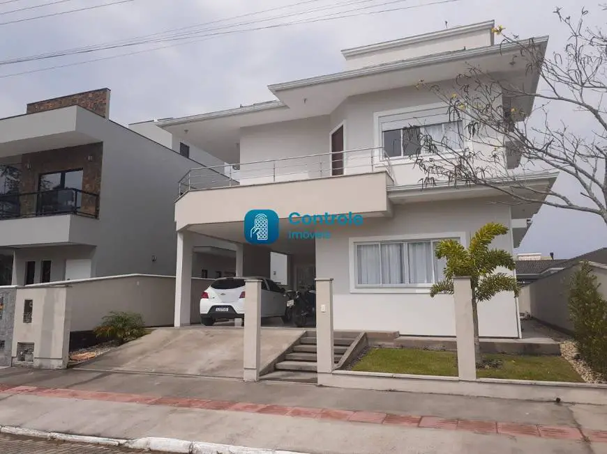 Foto 1 de Casa de Condomínio com 3 Quartos à venda, 216m² em Praia de Fora, Palhoça