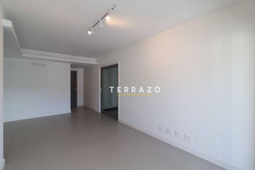 Foto 4 de Apartamento com 2 Quartos à venda, 93m² em Agriões, Teresópolis