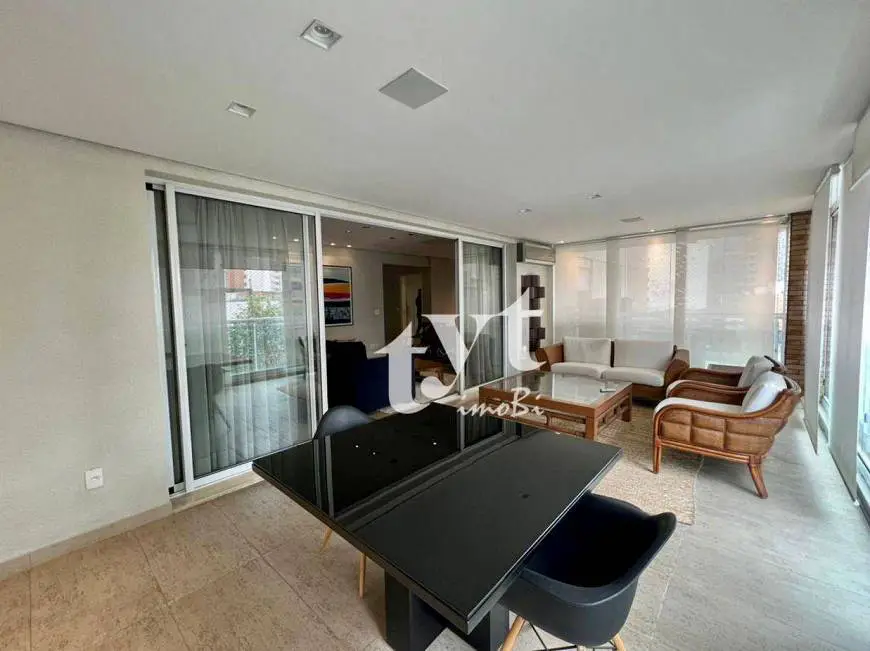 Foto 4 de Apartamento com 3 Quartos para alugar, 168m² em Itaim Bibi, São Paulo