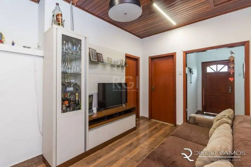 Foto 3 de Casa com 4 Quartos à venda, 120m² em Medianeira, Porto Alegre