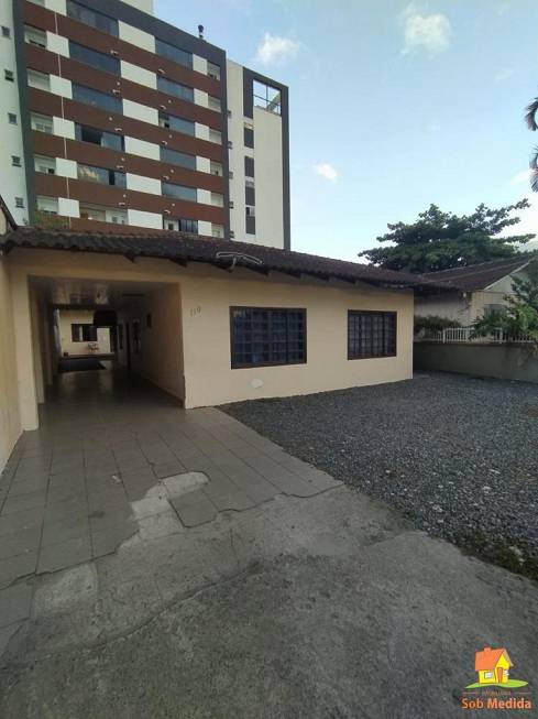 Foto 1 de Casa com 5 Quartos à venda, 200m² em Santo Antônio, Joinville