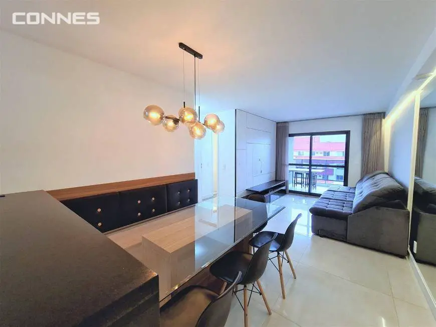 Foto 1 de Apartamento com 2 Quartos para venda ou aluguel, 76m² em Centro, Curitiba