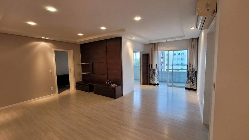 Foto 5 de Apartamento com 2 Quartos à venda, 127m² em Centro, Joinville