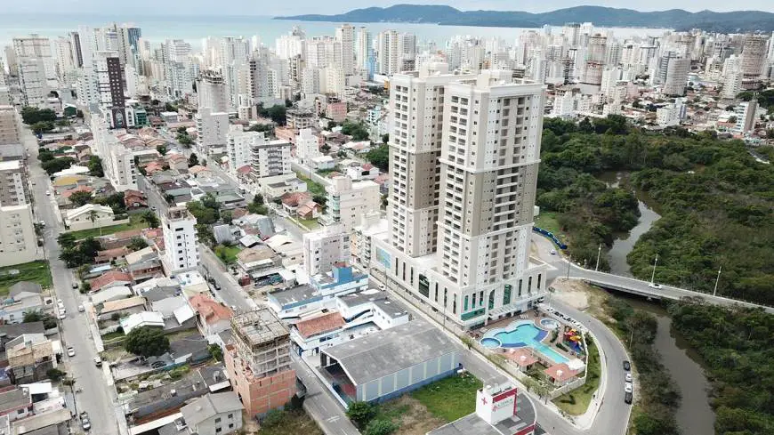 Foto 1 de Apartamento com 2 Quartos à venda, 70m² em Meia Praia, Itapema