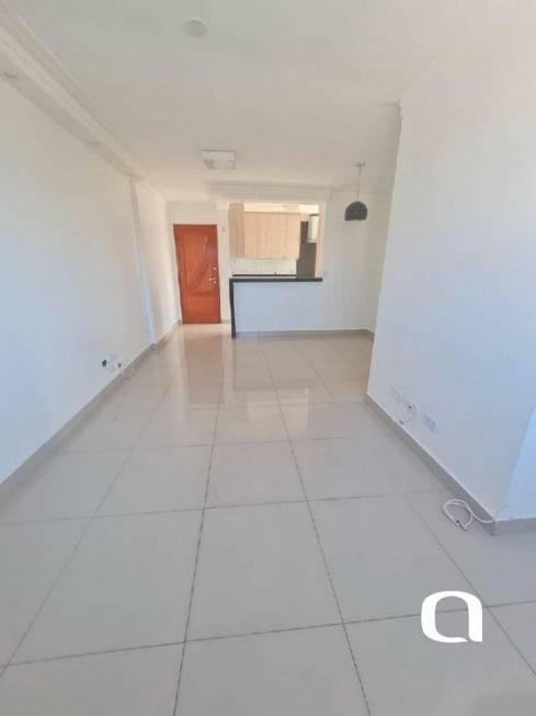 Foto 2 de Apartamento com 3 Quartos para alugar, 72m² em Setor Bela Vista, Goiânia