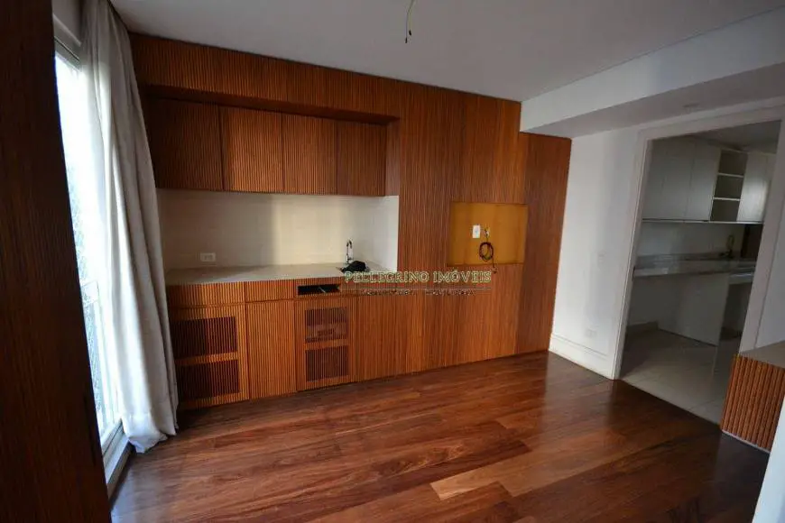 Foto 3 de Apartamento com 4 Quartos à venda, 223m² em Itaim Bibi, São Paulo