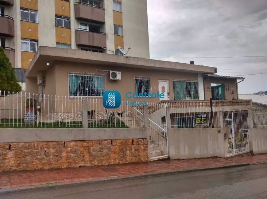 Foto 1 de Casa com 2 Quartos à venda, 161m² em Capoeiras, Florianópolis