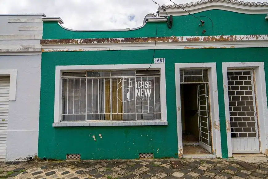 Foto 1 de Casa com 2 Quartos à venda, 356m² em Rebouças, Curitiba