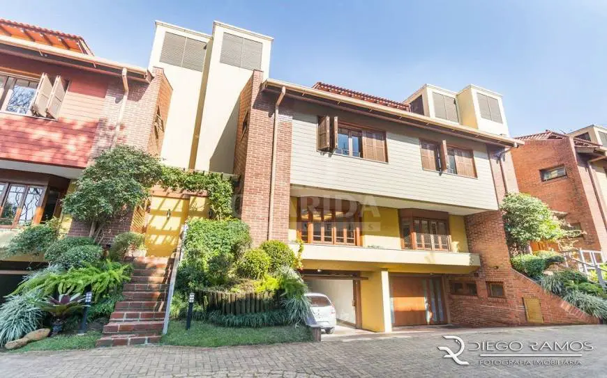 Foto 2 de Casa com 3 Quartos à venda, 388m² em Três Figueiras, Porto Alegre