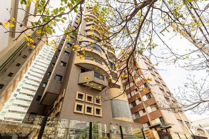 Foto 1 de Apartamento com 2 Quartos à venda, 52m² em Batel, Curitiba