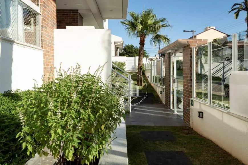 Foto 3 de Apartamento com 2 Quartos à venda, 66m² em Coqueiros, Florianópolis