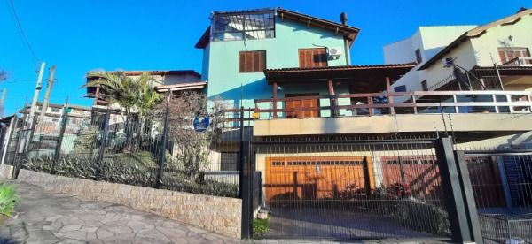 Foto 1 de Casa com 3 Quartos à venda, 332m² em Espiríto Santo, Porto Alegre