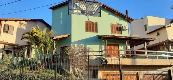 Foto 2 de Casa com 3 Quartos à venda, 332m² em Espiríto Santo, Porto Alegre