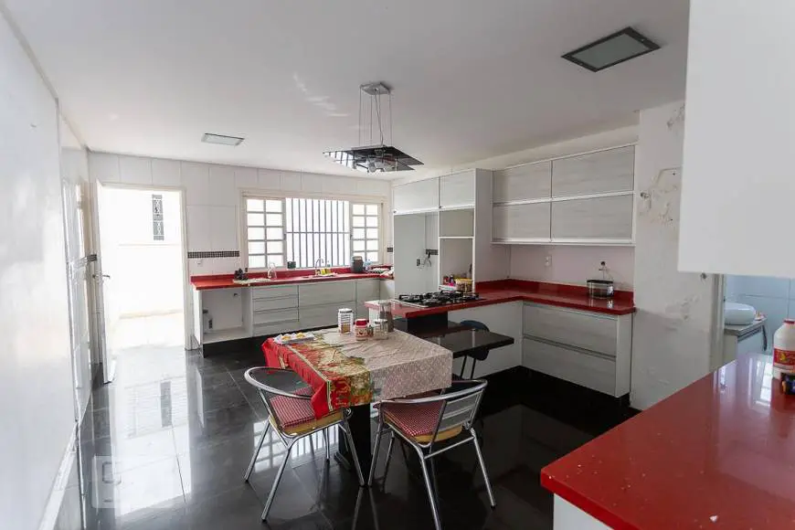 Foto 1 de Casa com 3 Quartos para alugar, 250m² em Jabaquara, São Paulo