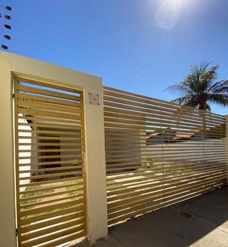 Foto 1 de Casa com 3 Quartos para alugar, 120m² em Jardim Comodoro, Cuiabá