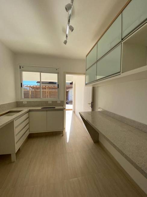 Foto 3 de Casa com 3 Quartos para alugar, 350m² em Jurerê Internacional, Florianópolis