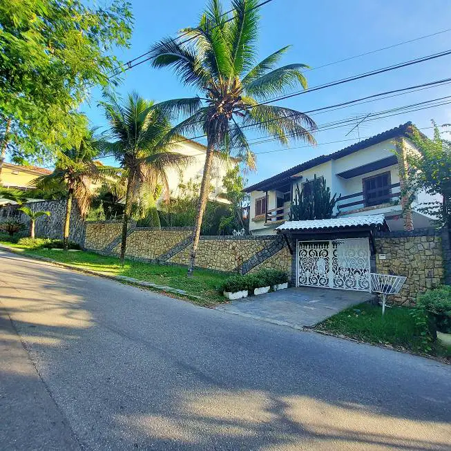 Foto 1 de Casa com 4 Quartos para alugar, 320m² em Jacarepaguá, Rio de Janeiro