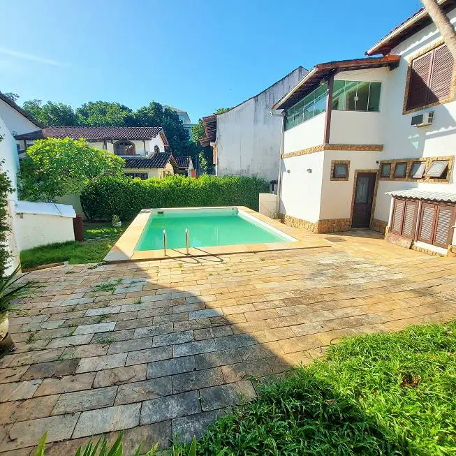Foto 5 de Casa com 4 Quartos para alugar, 320m² em Jacarepaguá, Rio de Janeiro