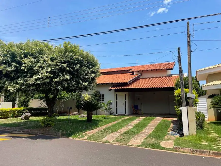Foto 1 de Casa com 4 Quartos para alugar, 130m² em Residencial Jardins, São José do Rio Preto