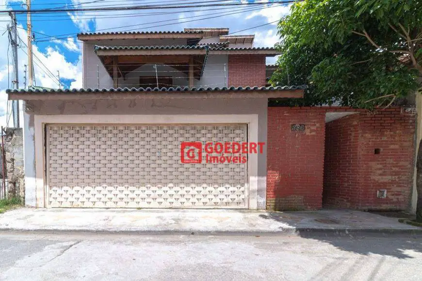 Foto 1 de Sobrado com 5 Quartos para venda ou aluguel, 318m² em Conjunto Residencial Paes de Barros, Guarulhos