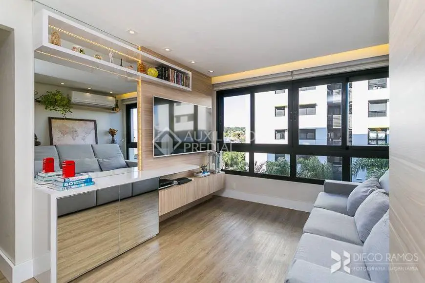 Foto 4 de Apartamento com 2 Quartos à venda, 65m² em Camaquã, Porto Alegre