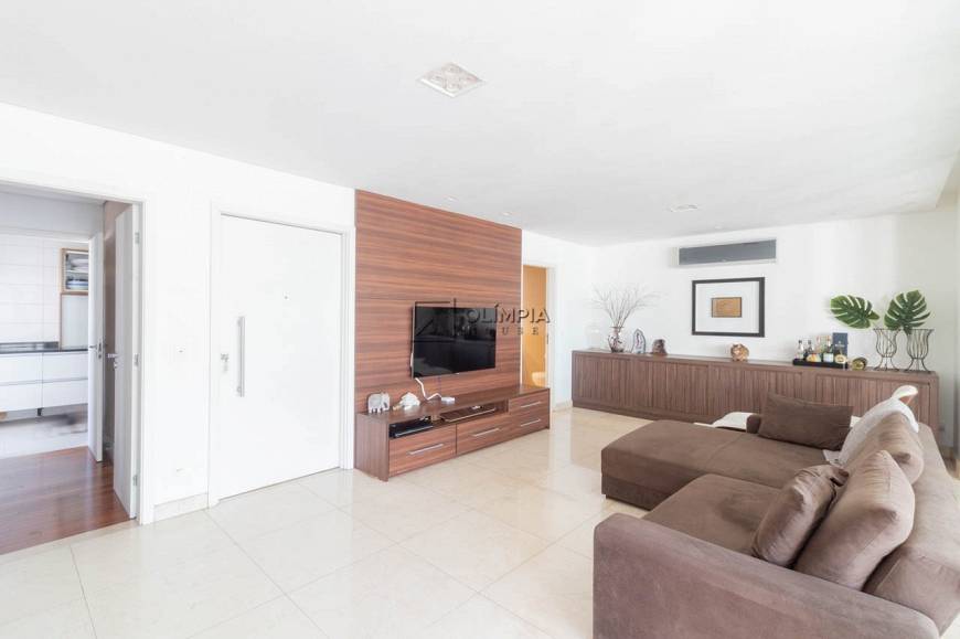 Foto 3 de Apartamento com 3 Quartos à venda, 220m² em Campo Belo, São Paulo