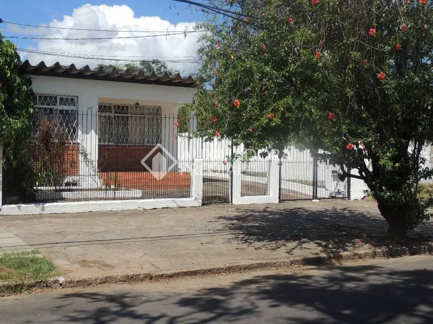 Foto 2 de Casa com 2 Quartos à venda, 120m² em Camaquã, Porto Alegre