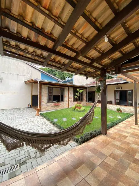 Foto 1 de Casa com 2 Quartos à venda, 200m² em Costa E Silva, Joinville